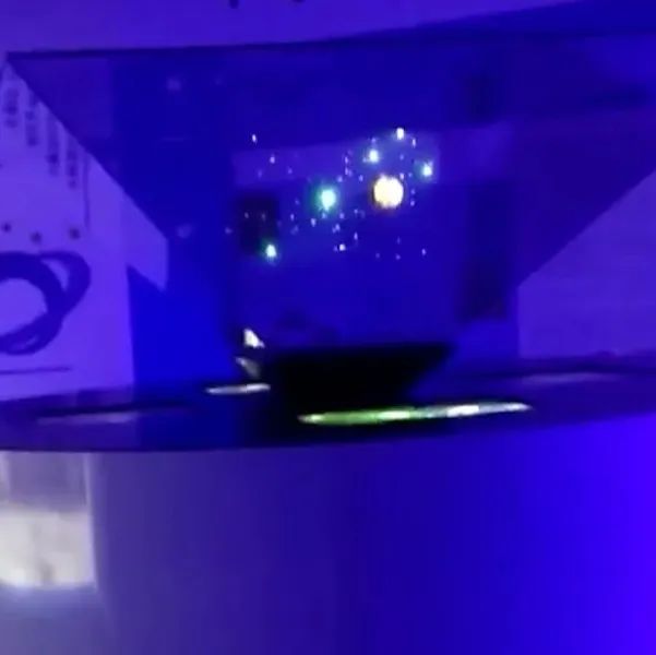 东莞科技馆全息展柜案例展示-偏锋光术案例