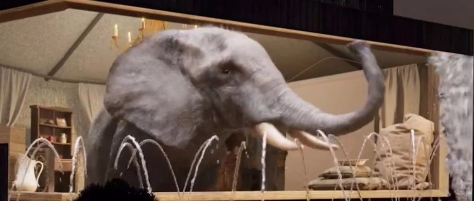 重庆裸眼3D大屏又上新，裸眼3D带大象与喷泉“嬉水共舞”